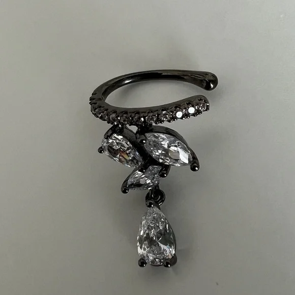 Ear Cuff Earring (Right) - Picture 2 of 4